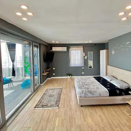 Sun-filled Rooftop Flat In Apartment Tirana